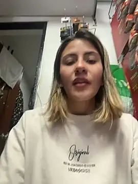 Andrea_19blonde live sex cam