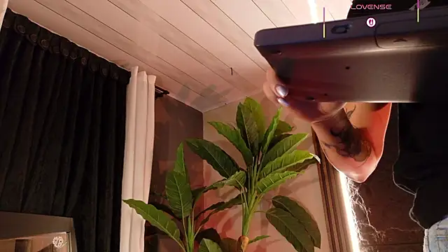 La_Diabla_111_'s cam snapshot