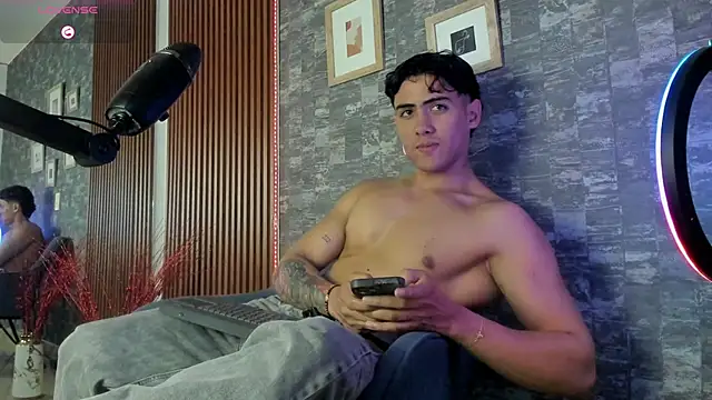 Tayler_Cross's cam snapshot