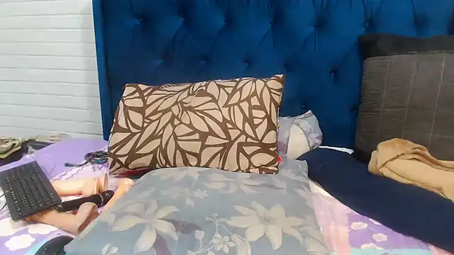 DarkCherryx live sex cam