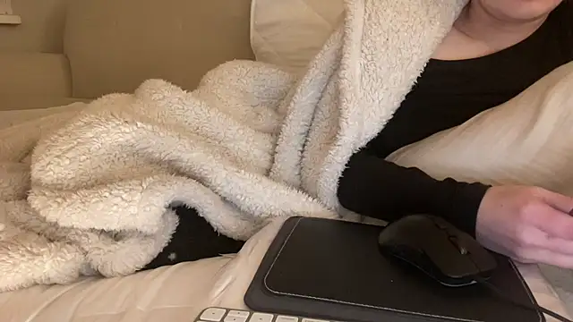 18yoteenvirgin's cam snapshot