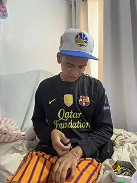 MrLeoLatino live sex cam