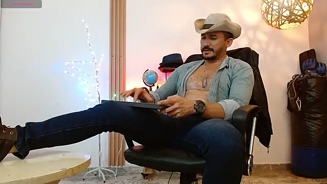 Reiko_85_ live sex cam