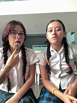 l0lita_sweet live sex cam