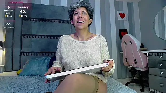 Julianewell live sex cam