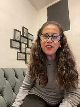 MirandaLatinaLovely live sex cam