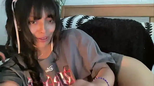 kaithra live sex cam