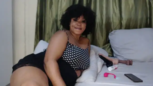 Foxybrownxx1 live sex cam