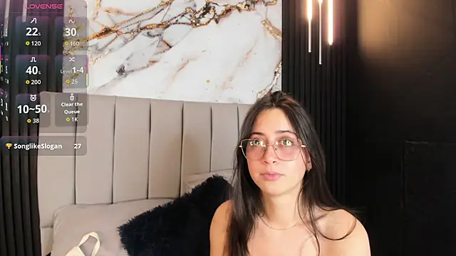 SophieeMoore live sex cam
