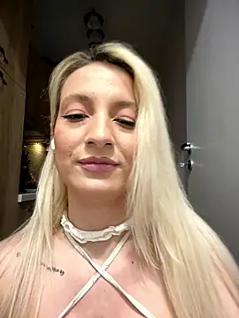 Ella_Charm's cam snapshot