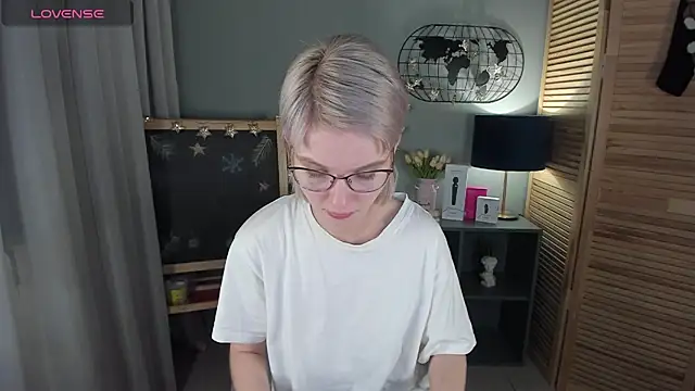 Madelaineses's cam snapshot