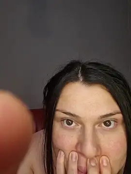 9Alice's cam snapshot