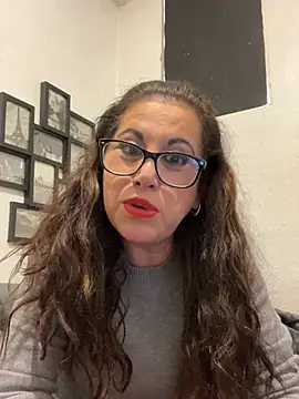 MirandaLatinaLovely live sex cam