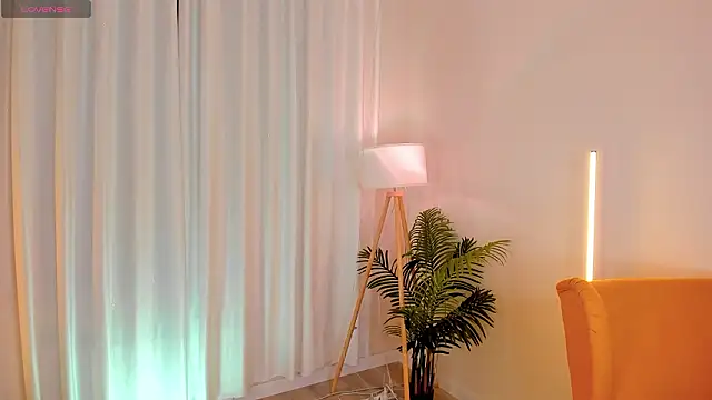 MilliMouse live sex cam