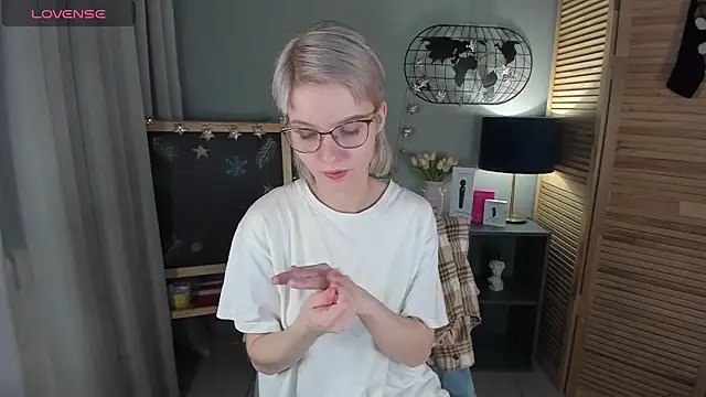 Madelaineses live sex cam