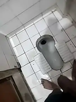 BushyPenis_lover143's cam snapshot