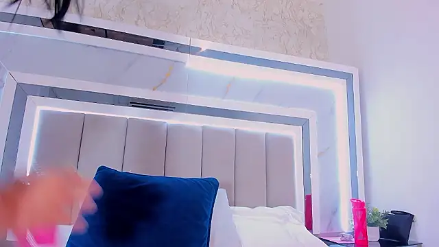 IsaBlue's cam snapshot