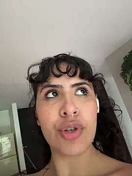 SugarTroubl33 live sex cam