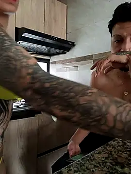 Leo_y_Alanna live sex cam