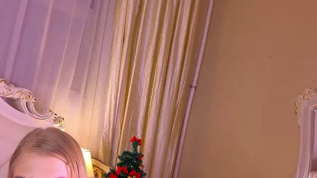 4example_Chloe's cam snapshot