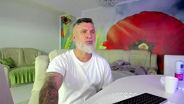 BlowMyXXL live sex cam