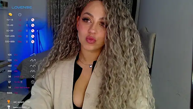 _Just_a_queen_3's cam snapshot