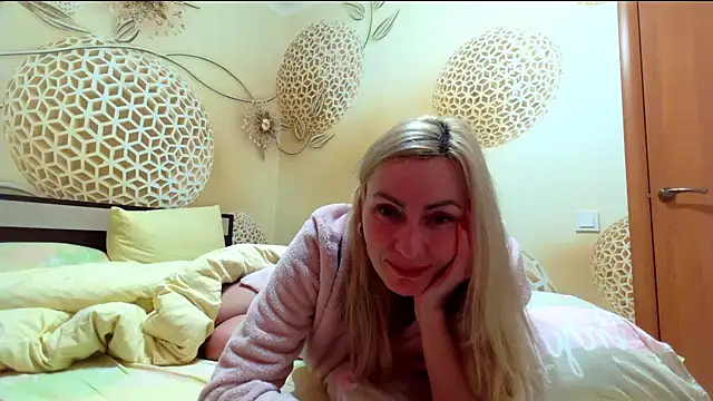 Yourrealgirl's cam snapshot