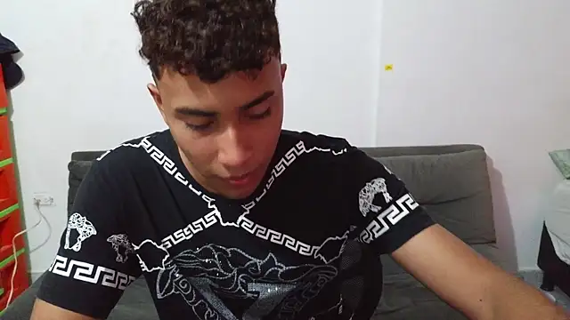 naugthy_boy88's cam snapshot