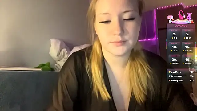 PandaFluff live sex cam