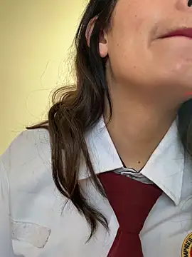 Alysson-- live sex cam