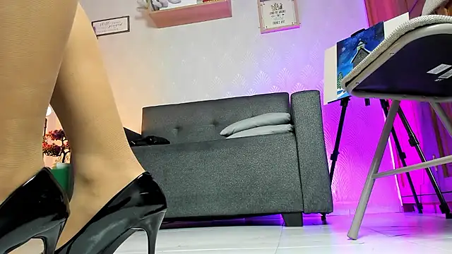 Alaia_Love77 live sex cam