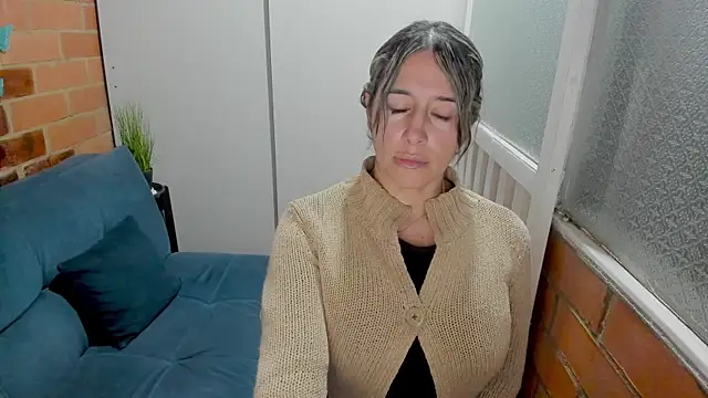 Penelope47 live sex cam