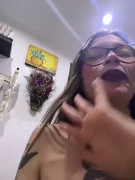 KoraSweett live sex cam