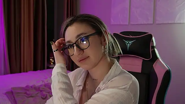 Fiona-Love live sex cam