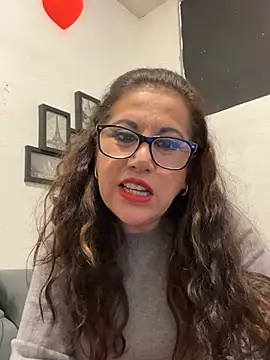 MirandaLatinaLovely live sex cam