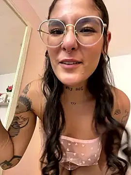 LauraRaider live sex cam