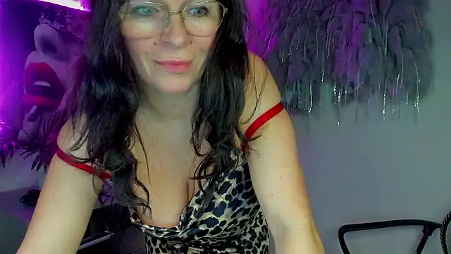 HelenLuxx live sex cam