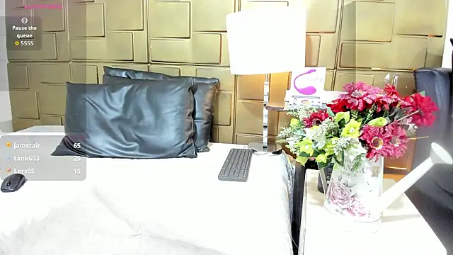 NaomyRivera live sex cam