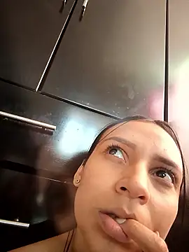 emma_ambar's cam snapshot