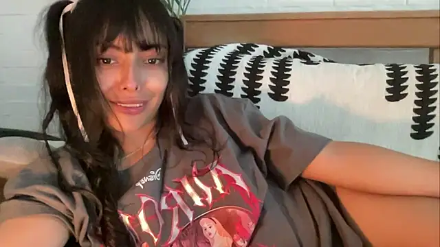 kaithra live sex cam