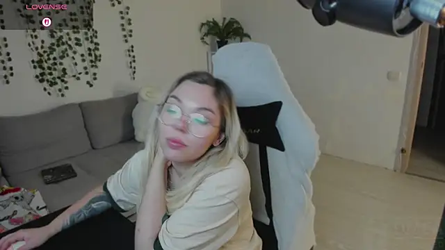 SpecterGirl's cam snapshot