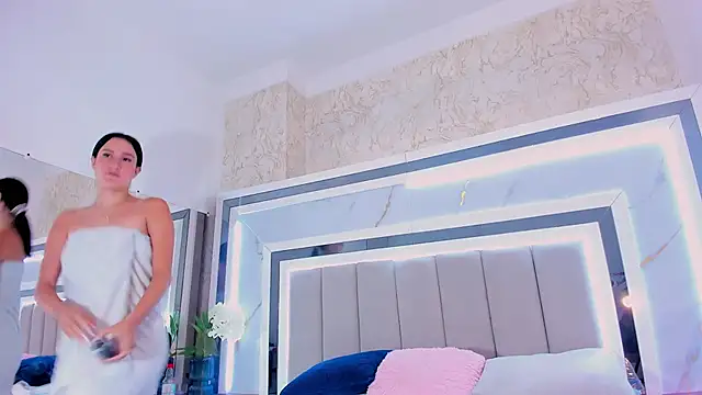 IsaBlue's cam snapshot