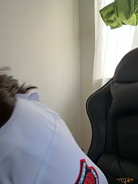 Alysson-- live sex cam