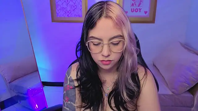 Hela_v live sex cam