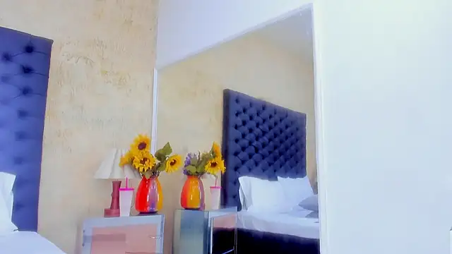 NahomiWhitel live sex cam