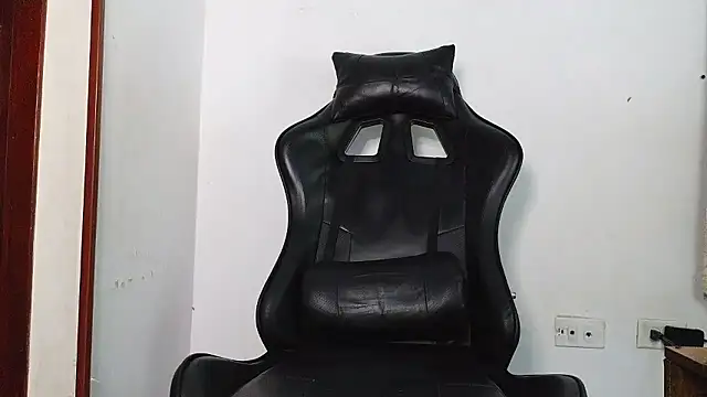 HomeAloneK's cam snapshot