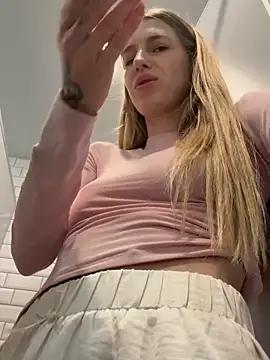 kira_mia live sex cam