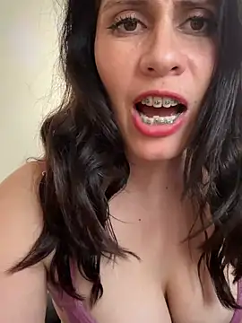 Alysson-- live sex cam