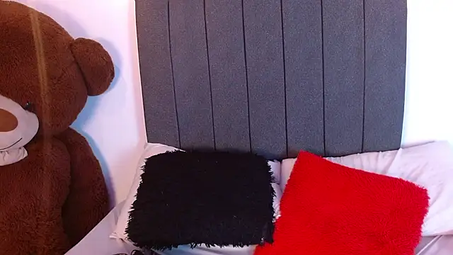 Emadelacroix live sex cam