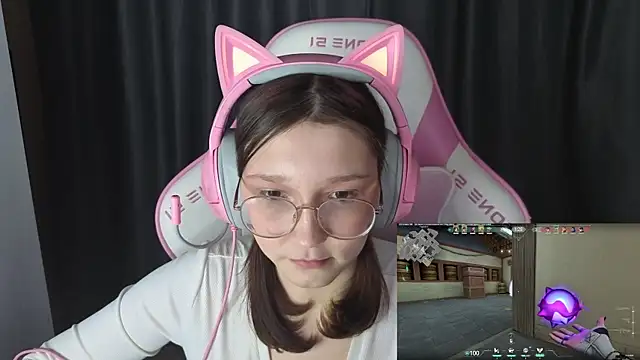 Pink-Aura-'s cam snapshot